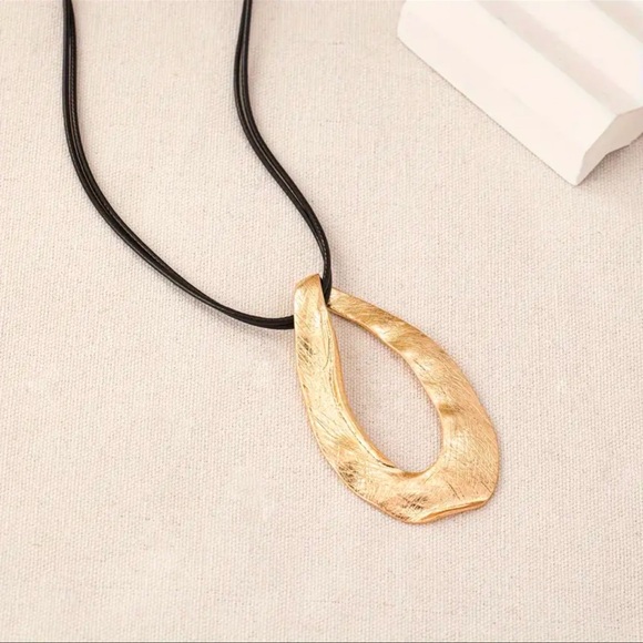 New Gold Vintage Pendant Charm Statement Cord Necklace NWT - Picture 3 of 6